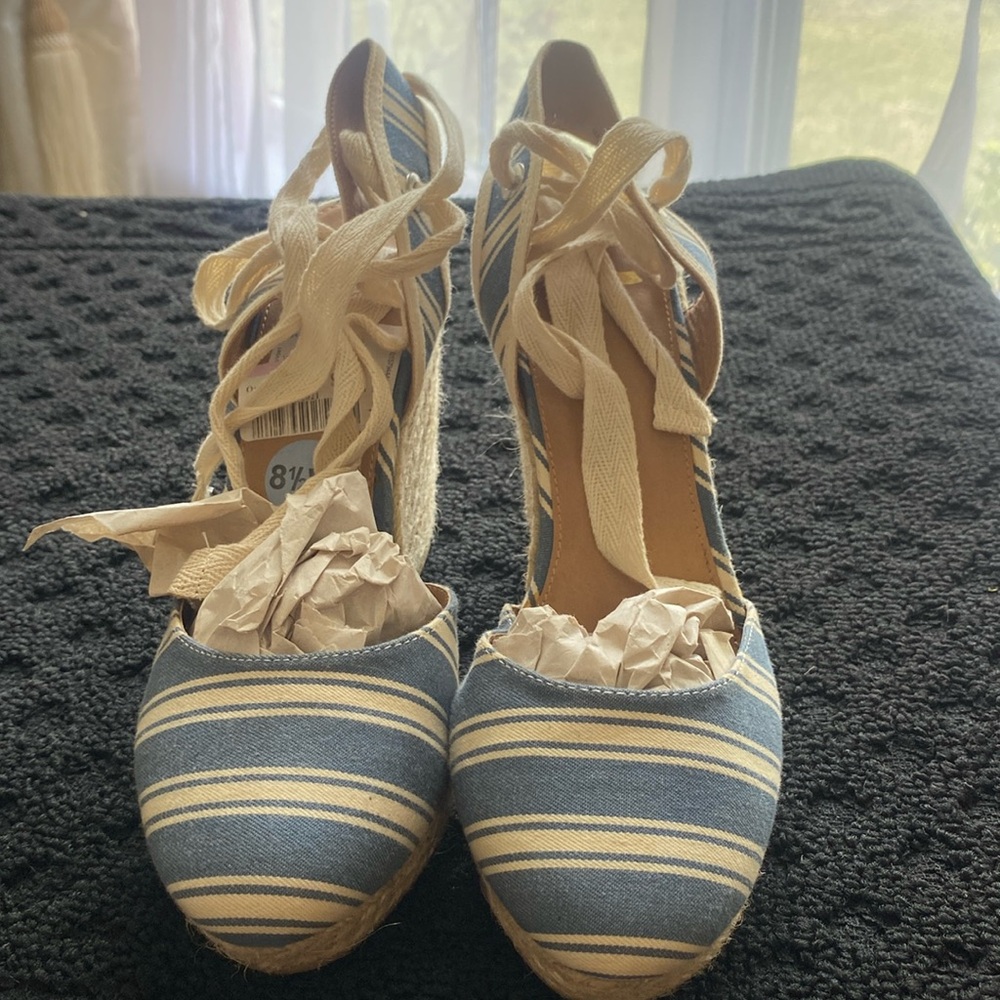Womens espadrilles in new condition, blue and cream